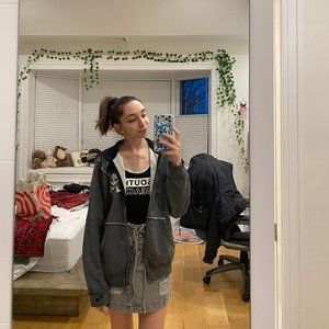 wear this skull sweatshirt to intimidate ppl lol- HELLAAA comfy